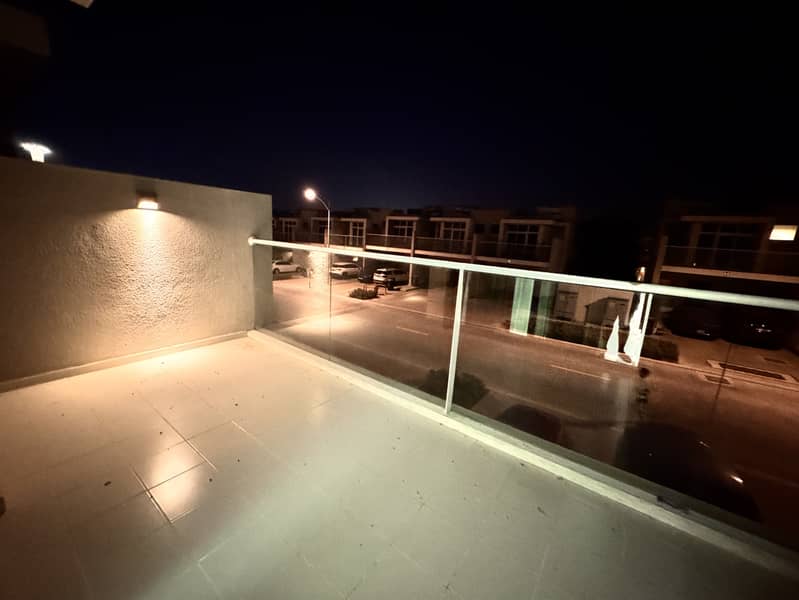 3BR| RR-M Extended| Open kitchen| B2B - Image 7