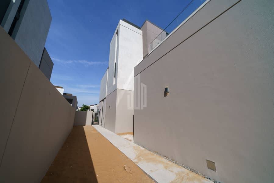 Brand New | Ready to Move-In | Stunning - Image 9