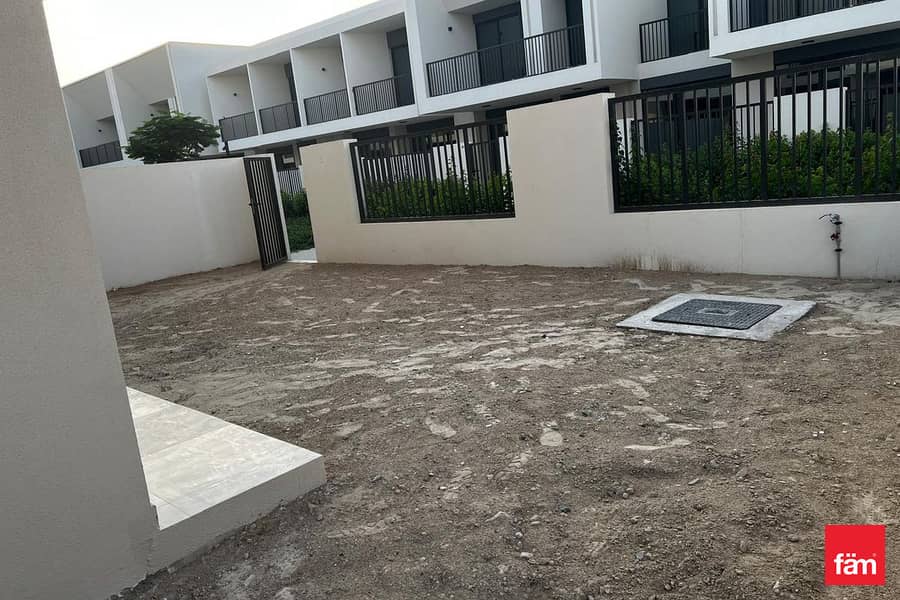 Corner Plot | Vacant | Maids Room - Image 10