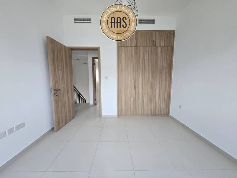 Hot Deal! 3BR + Maid Villa | Prime Area | AED 150k - Image 7