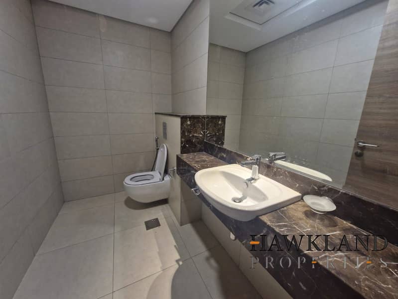 2BR Apt with Panoramic View Mirdif - Image 13