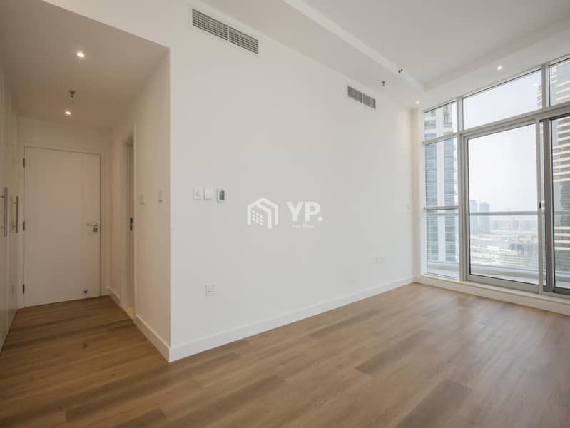 Multiple Cheques | Huge Balcony | Renovated | Fully-Upgraded