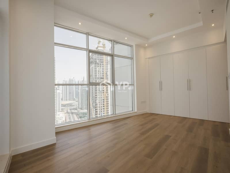 Multiple Cheques | Huge Balcony | Renovated | Fully-Upgraded