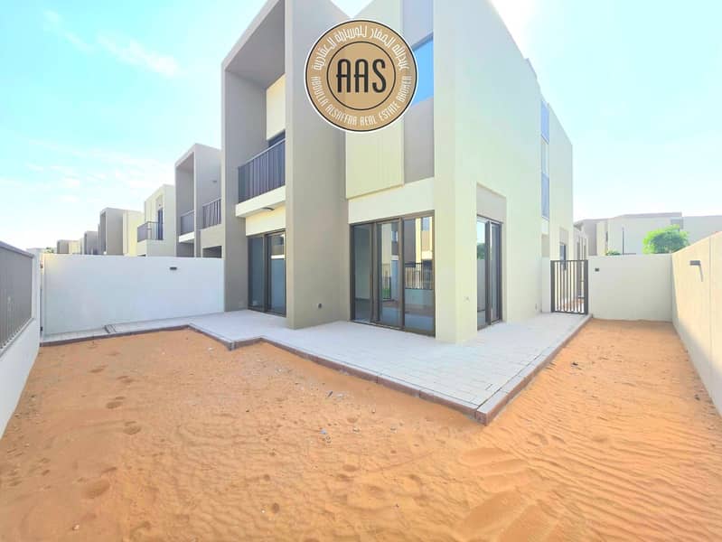 END CORNER UNIT CLOSE TO SWIMMING POOL 4BR+MAID