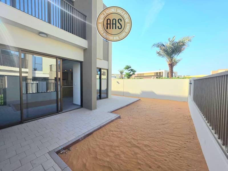 END CORNER UNIT CLOSE TO SWIMMING POOL 4BR+MAID