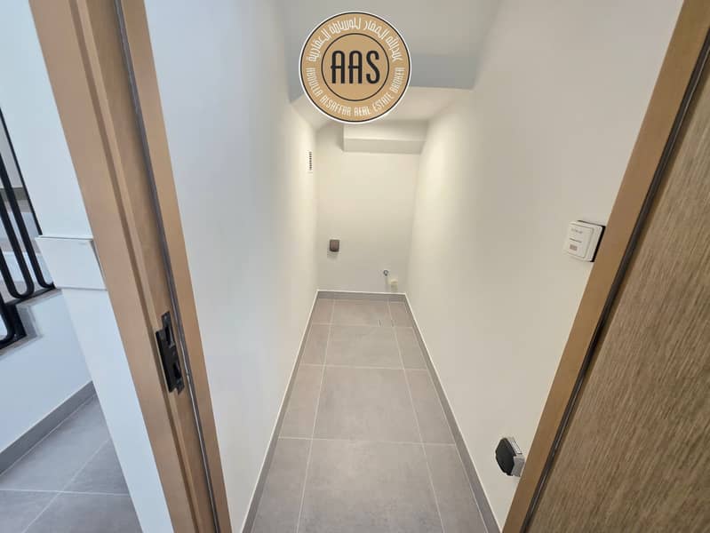 END CORNER UNIT CLOSE TO SWIMMING POOL 4BR+MAID - Image 7