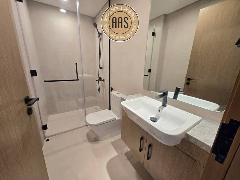 END CORNER UNIT CLOSE TO SWIMMING POOL 4BR+MAID - Image 8