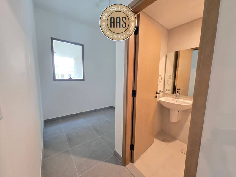 END CORNER UNIT CLOSE TO SWIMMING POOL 4BR+MAID - Image 9