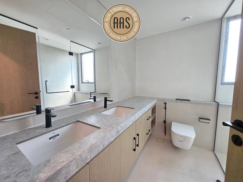 END CORNER UNIT CLOSE TO SWIMMING POOL 4BR+MAID - Image 12