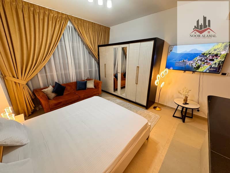 Dubai, Al Furjan: Furnished studio apartment with hotel-style furnishings, first occupancy. Spacious room, American-style kitchen, and bathroom. - Image 7