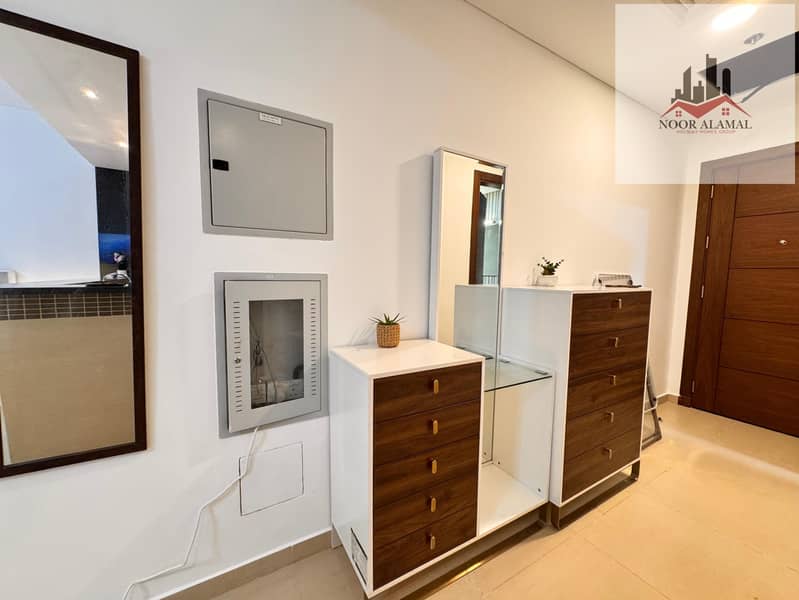 Dubai, Al Furjan: Furnished studio apartment with hotel-style furnishings, first occupancy. Spacious room, American-style kitchen, and bathroom. - Image 11
