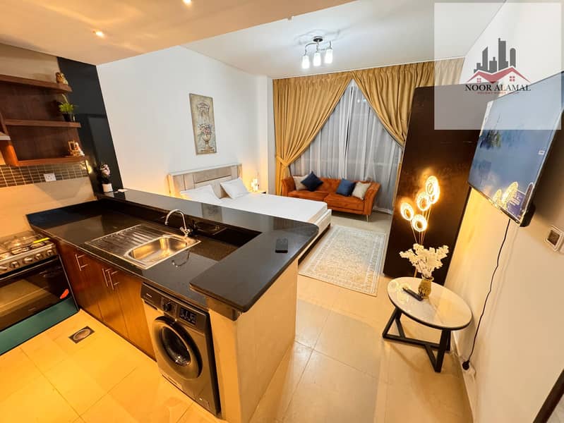 Dubai, Al Furjan: Furnished studio apartment with hotel-style furnishings, first occupancy. Spacious room, American-style kitchen, and bathroom. - Image 12