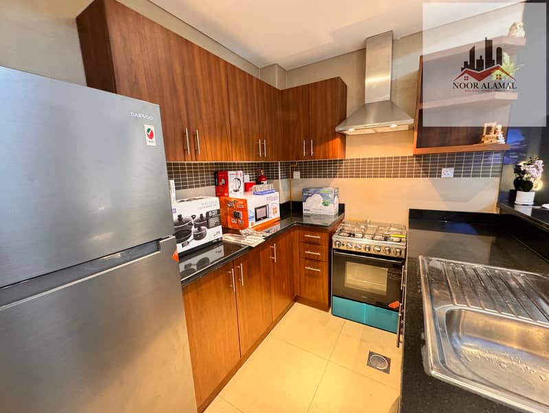 Dubai, Al Furjan: Furnished studio apartment with hotel-style furnishings, first occupancy. Spacious room, American-style kitchen, and bathroom. - Image 14