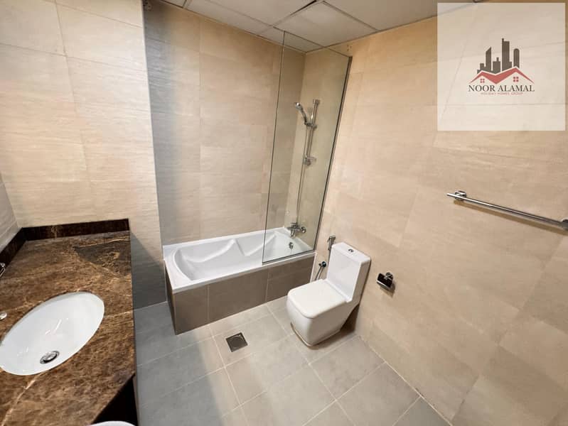 Dubai, Al Furjan: Furnished studio apartment with hotel-style furnishings, first occupancy. Spacious room, American-style kitchen, and bathroom. - Image 16
