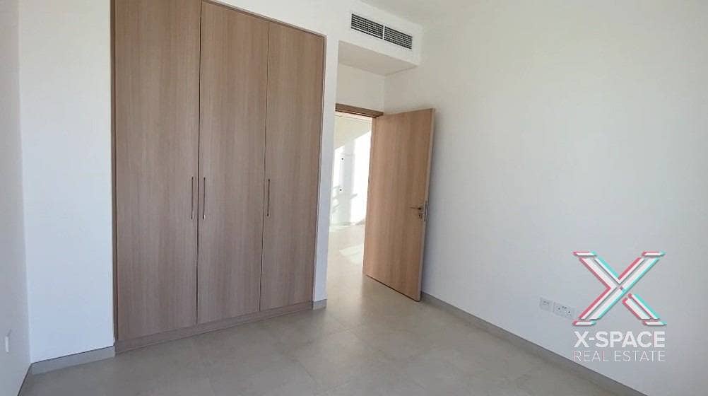 Villa Behind Central Park and Ready to Move In - Image 14