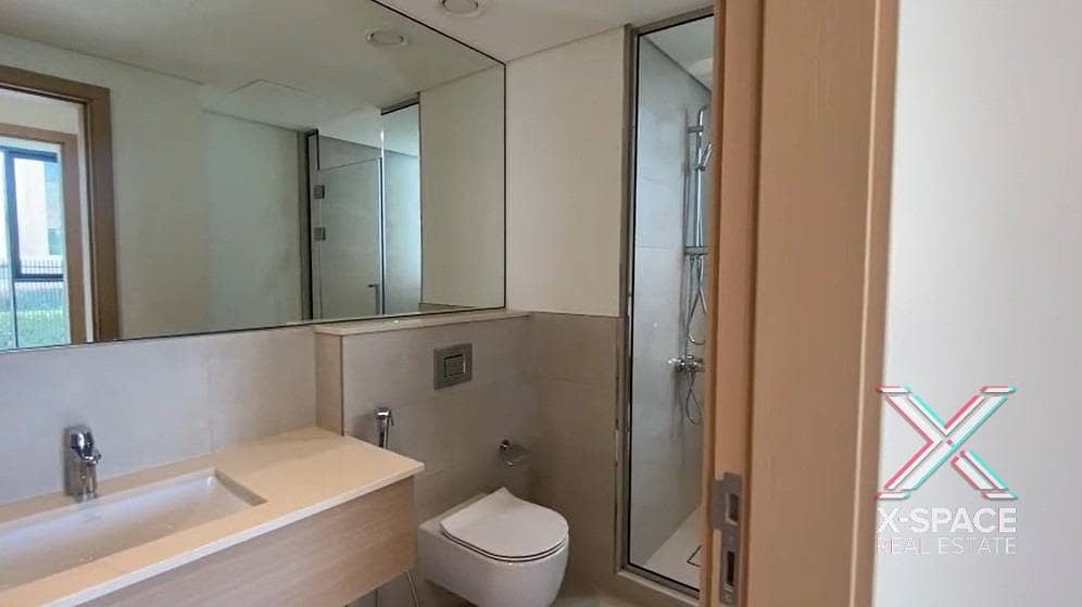 Villa Behind Central Park and Ready to Move In - Image 18