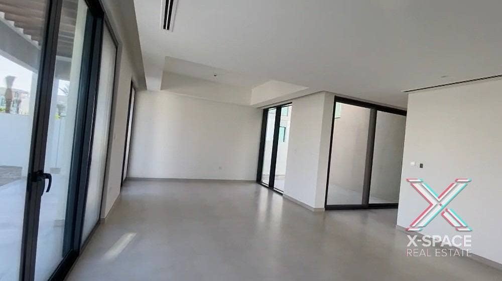 Villa Behind Central Park and Ready to Move In - Image 20