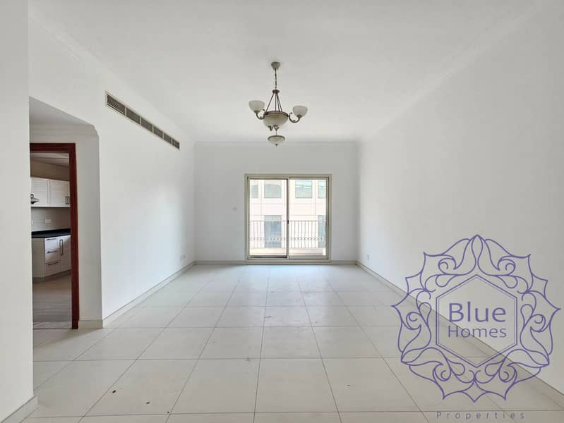Family living ! 3BR + laundry room Huge hall & room near to oud metha merto station