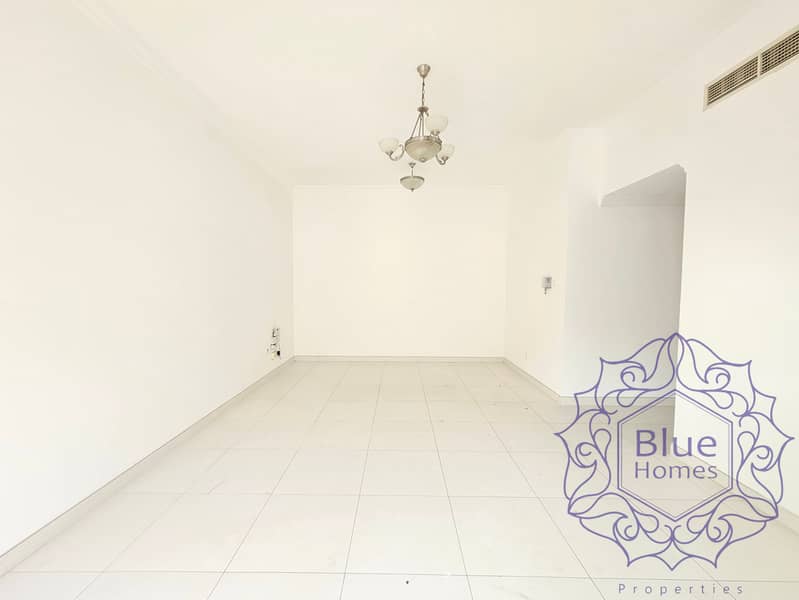 Family living ! 3BR + laundry room Huge hall & room near to oud metha merto station
