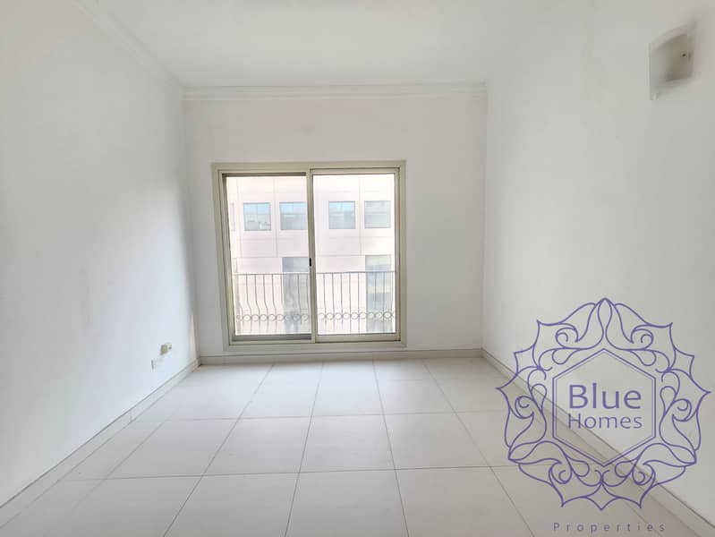 Family living ! 3BR + laundry room Huge hall & room near to oud metha merto station - Image 6