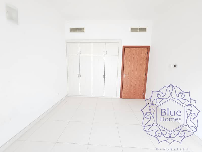 Family living ! 3BR + laundry room Huge hall & room near to oud metha merto station - Image 7