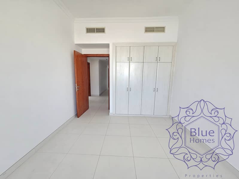 Family living ! 3BR + laundry room Huge hall & room near to oud metha merto station - Image 12