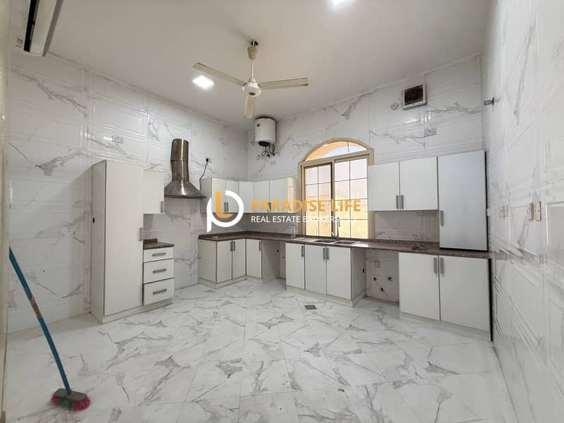 SINGLE STORY-4 BEDROOM PLUS MAIDS -CORNER VILLA AVAILABLE FOR RENT - Image 12