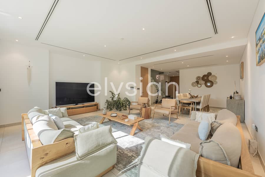 Golf Course View | Extended Living Area