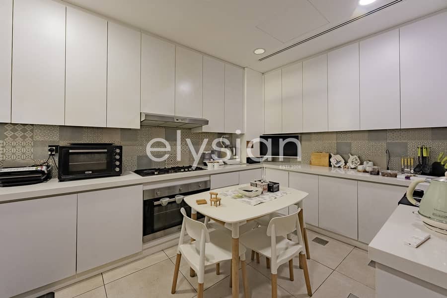 Golf Course View | Extended Living Area