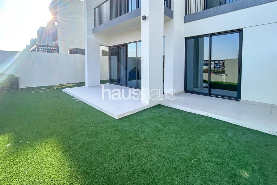 Huge Corner Unit | Single Row | Well Maintained