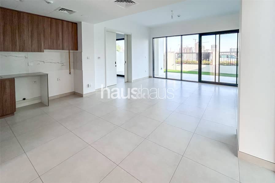 Huge Corner Unit | Single Row | Well Maintained