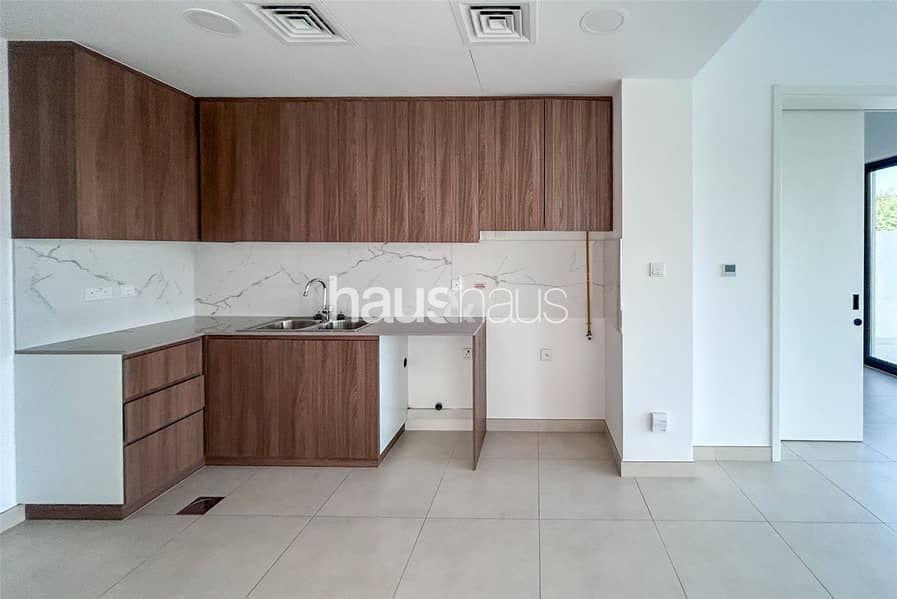 Huge Corner Unit | Single Row | Well Maintained - Image 6