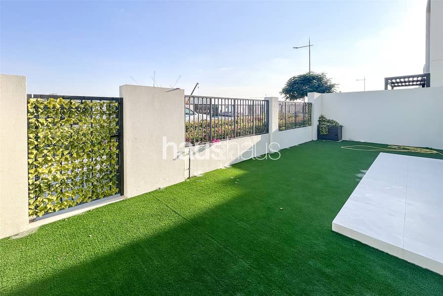 Huge Corner Unit | Single Row | Well Maintained - Image 9