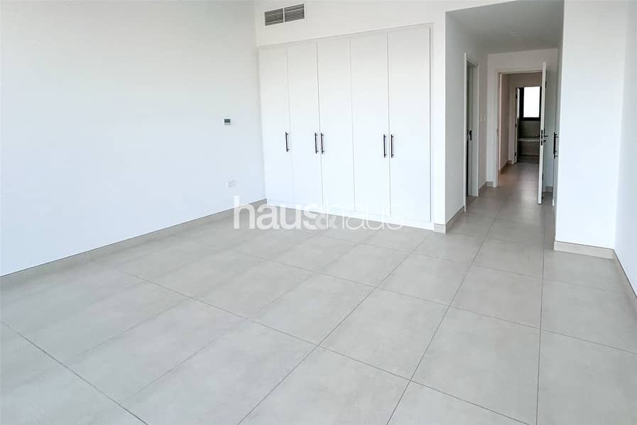Huge Corner Unit | Single Row | Well Maintained - Image 12