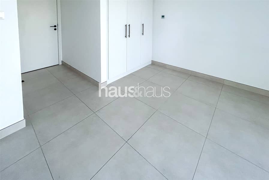 Huge Corner Unit | Single Row | Well Maintained - Image 14