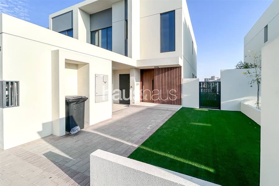 Huge Corner Unit | Single Row | Well Maintained - Image 20