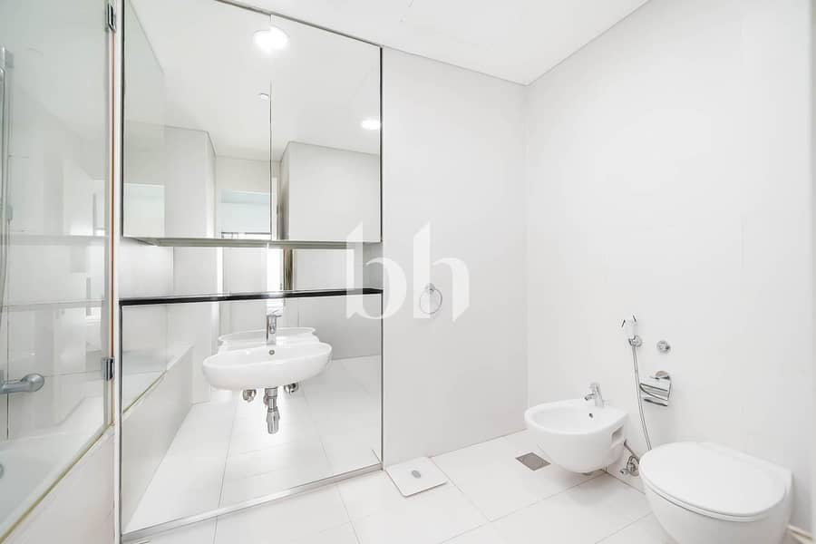 Exclusive High-Floor Apartment | Burj Khalifa View - Image 9