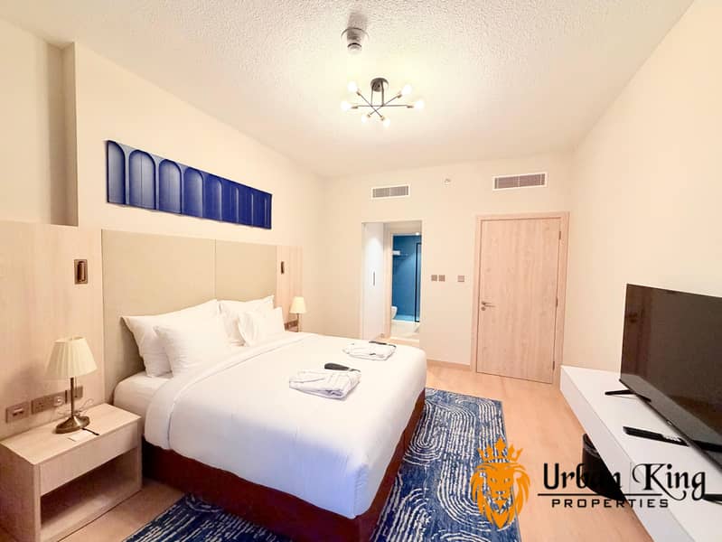 VIP LIVING | PRIVATE JACUZZI | CANAL VIEW - Image 9