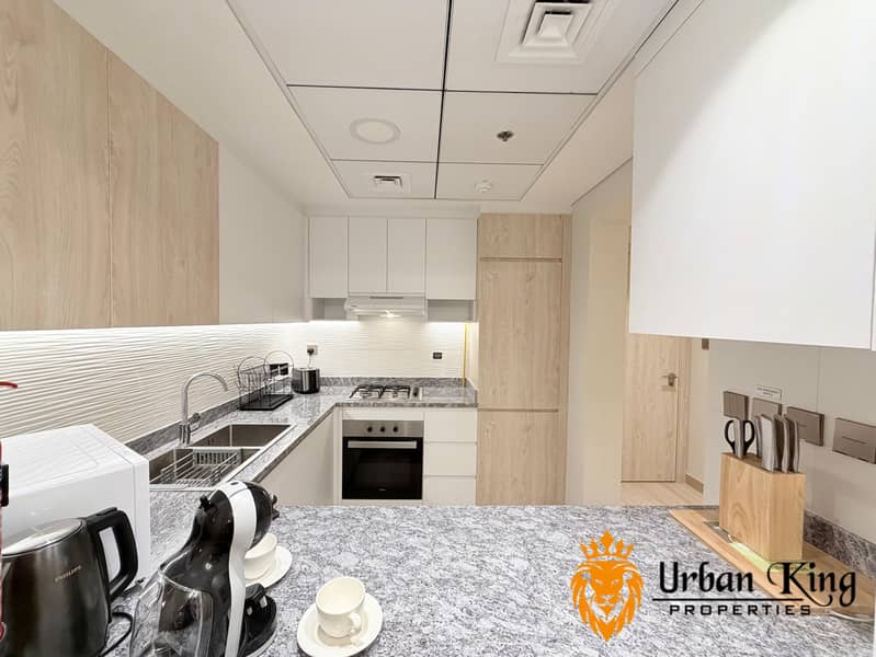 VIP LIVING | PRIVATE JACUZZI | CANAL VIEW - Image 12