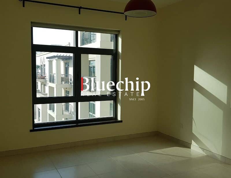 POOL AND LAKE VIEW | IMMACULATE |READY TO MOVE IN - Image 8