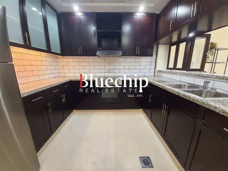 POOL AND LAKE VIEW | IMMACULATE |READY TO MOVE IN - Image 13