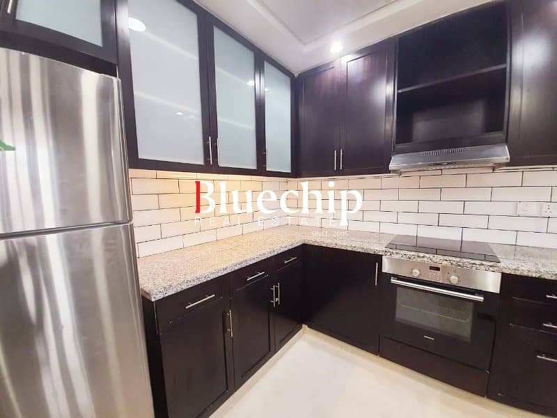 POOL AND LAKE VIEW | IMMACULATE |READY TO MOVE IN - Image 14