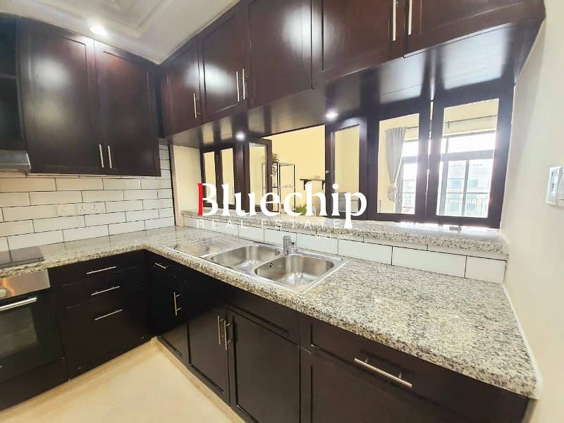 POOL AND LAKE VIEW | IMMACULATE |READY TO MOVE IN - Image 15