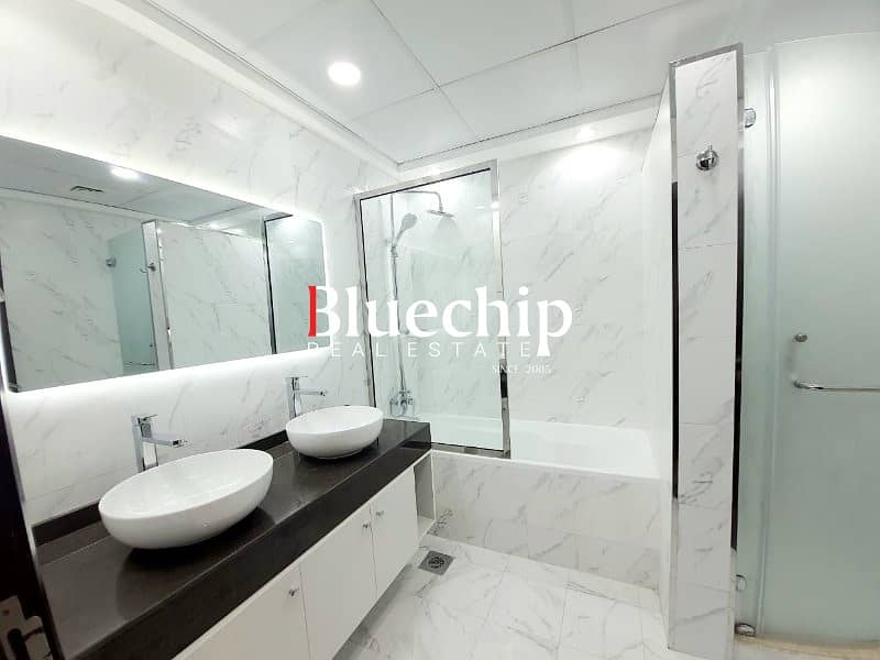 POOL AND LAKE VIEW | IMMACULATE |READY TO MOVE IN - Image 17