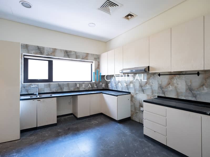 Elegant 3BR Townhouse | Golf Community | Exclusive Location - Image 6