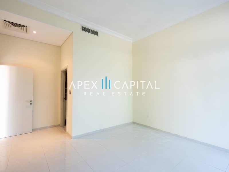 Elegant 3BR Townhouse | Golf Community | Exclusive Location - Image 8