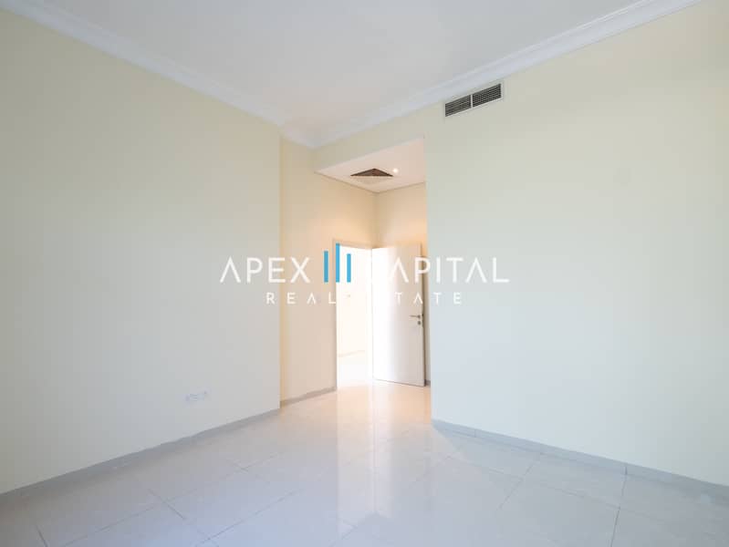 Elegant 3BR Townhouse | Golf Community | Exclusive Location - Image 9