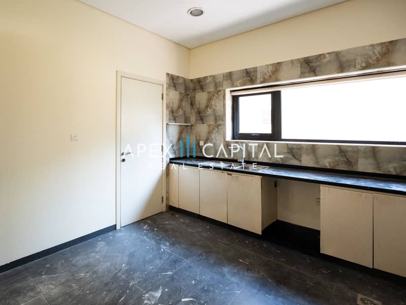 Elegant 3BR Townhouse | Golf Community | Exclusive Location - Image 14