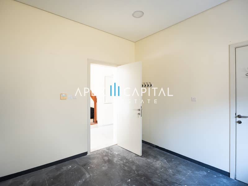 Elegant 3BR Townhouse | Golf Community | Exclusive Location - Image 15