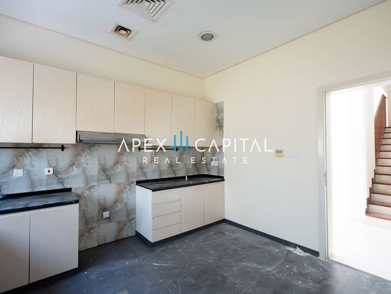 Elegant 3BR Townhouse | Golf Community | Exclusive Location - Image 16